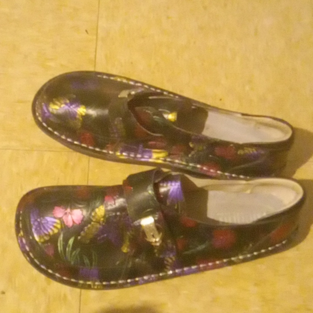 Nursing clogs